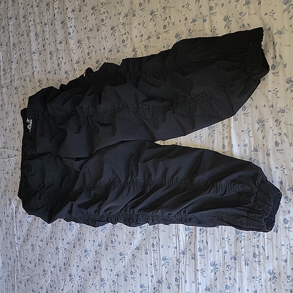 SJYP CLOTHING NYLON JOGGERS/TRACKPANTS - Picture 4 of 10